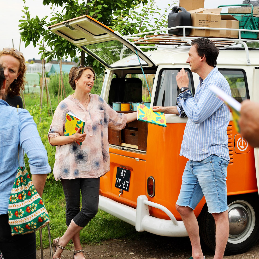  energiebesparings bus met mensen