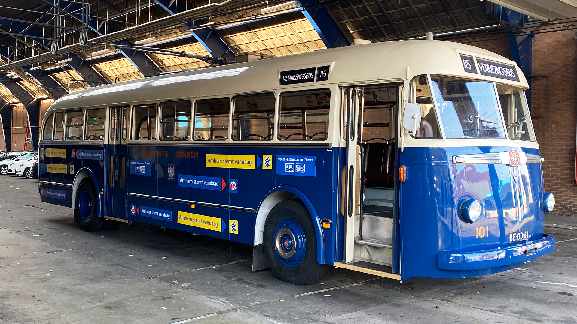 Arnhem tweede Kamerverkiezingen campagne trolley