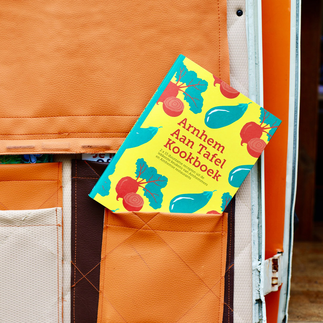 kookboek boek in bus